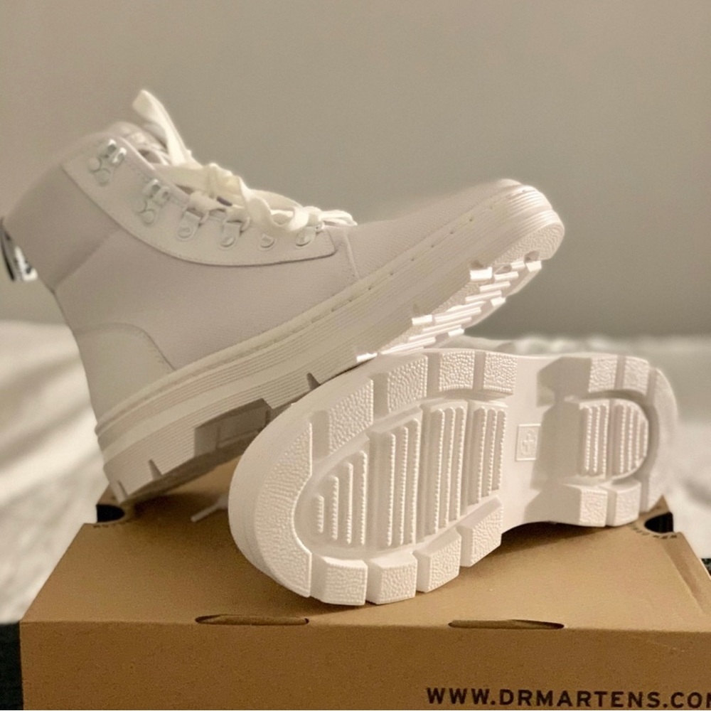 Dr. Airwair Martens White/White BRAND NEW